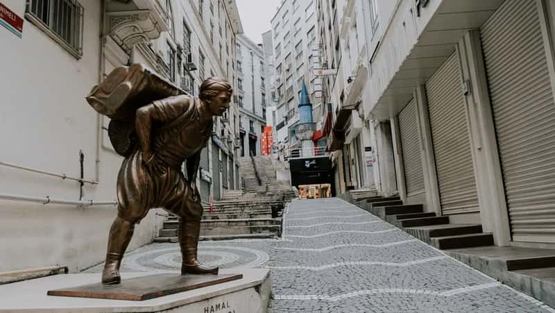 Streets Named for Trades, and Porters Who Keep Them Moving (Image Credits: Pexels)