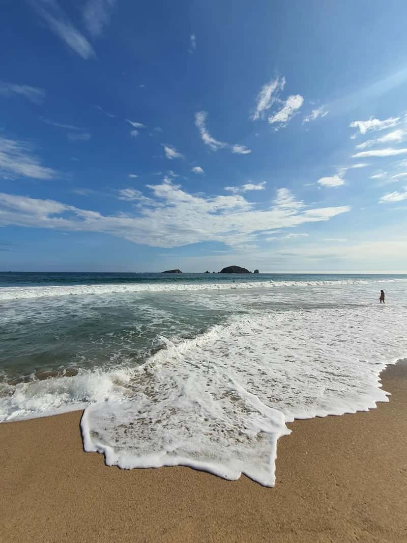 Zihuatanejo: the quieter alternative retirees are discovering (Image Credits: Unsplash)