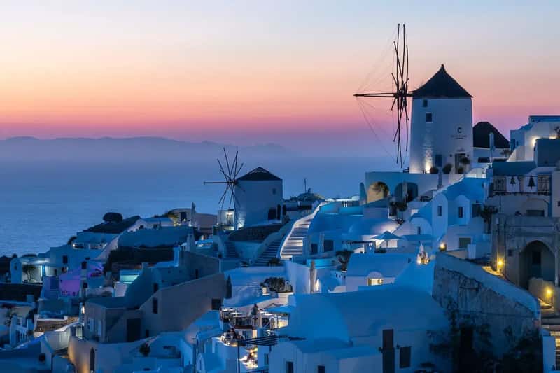 5. Santorini, Greece: When 18,000 Arrive and 15,000 Live There (Image Credits: Flickr)