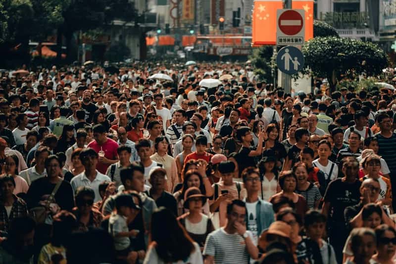 5. Crowded Destinations Start to Look Like a Warning Sign (Image Credits: Unsplash)