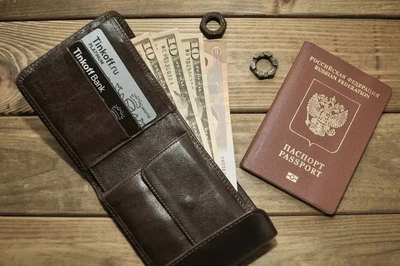 #17 - They Split Their Cash, Cards, and Documents Across Multiple Locations (Image Credits: Pexels)
