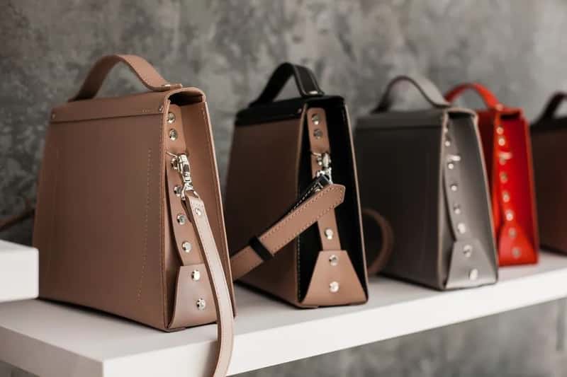 Buying counterfeit designer goods from street vendors (Image Credits: Pexels)