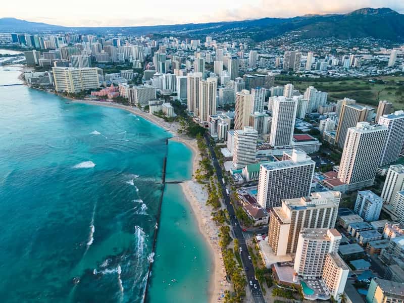 2. Waikiki Beach, Hawaii (Image Credits: Unsplash)
