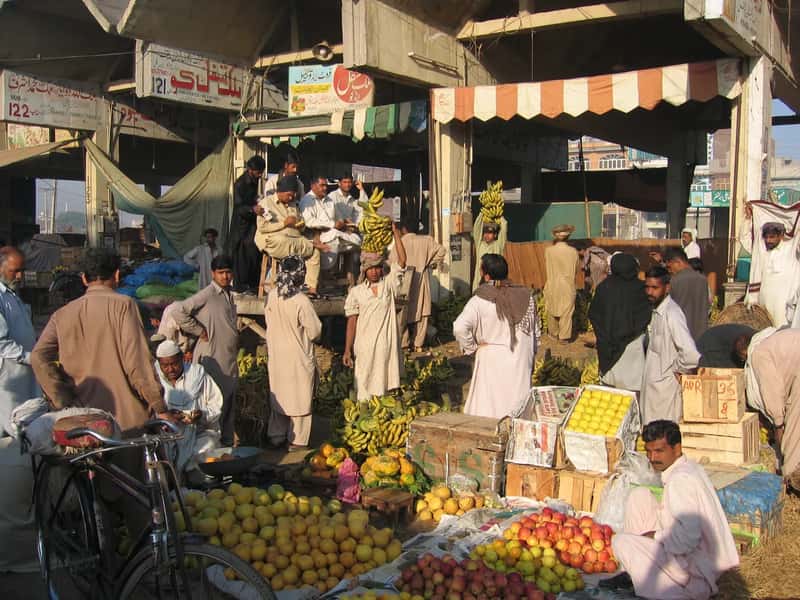 Pakistan (Fruit and vegetable market Multan No. 2 Mar 06, CC BY 2.0)