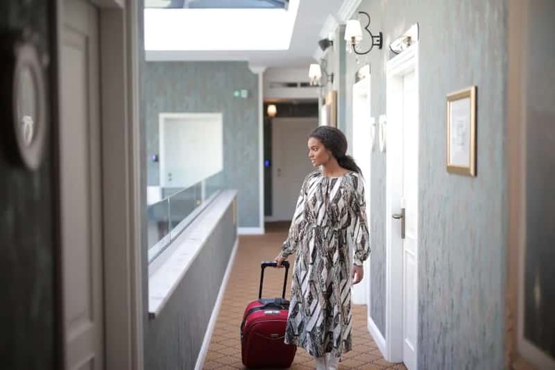 2. How Guests Handle Their Own Luggage (Image Credits: Pexels)