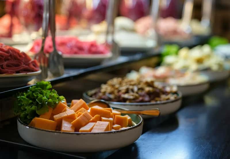 Classic buffet-style all-inclusive resorts (Image Credits: Unsplash)