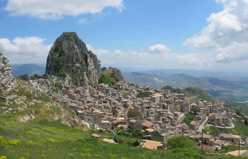 Troina: Medieval Village With Modern Incentives (Image Credits: Pixabay)