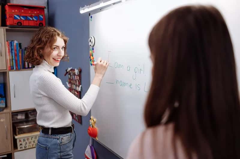 5. Putting Off Language Learning Until It Felt Urgent (Image Credits: Pexels)