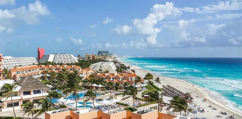 2. Cancún, Mexico: All-Inclusive Heaven for the Spontaneous Soul (Image Credits: Pixabay)