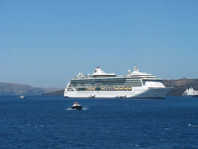 Santorini: Capping Cruise Passengers at 8,000 Daily (Image Credits: Flickr)