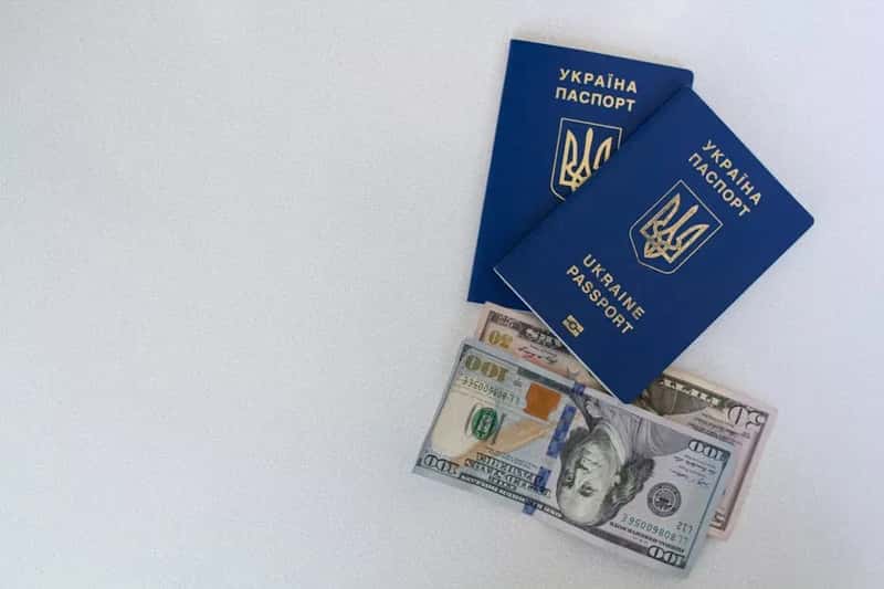 12. They Never Travel Without Backup Copies of Their Documents (Image Credits: Pexels)