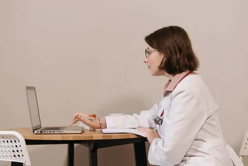 8. The Doctor Spends More Time on the Computer Than on You (Image Credits: Pexels)