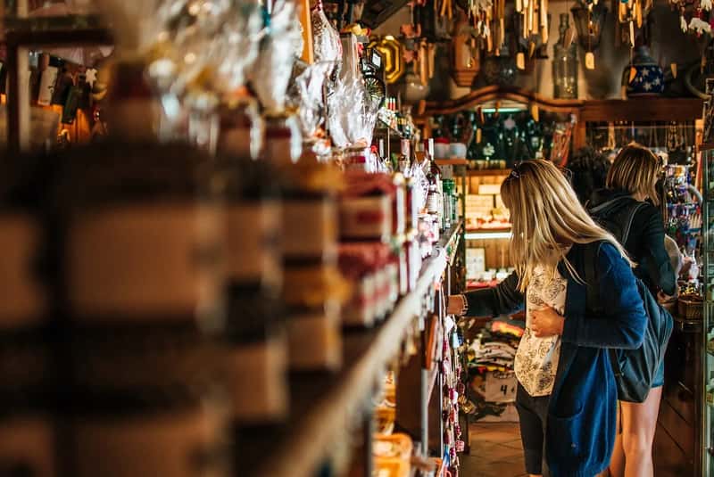 5. Collecting souvenirs that meant something (Image Credits: Pixabay)