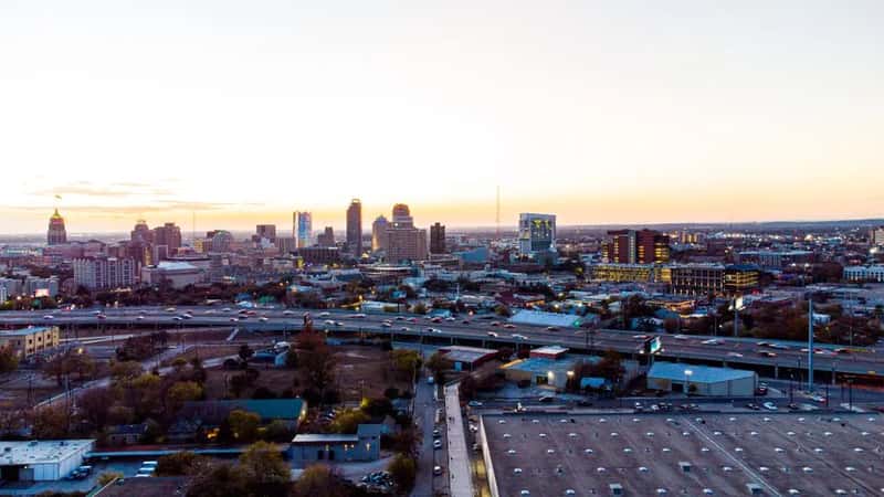 San Antonio, Texas: Riding the Texas Supply Wave (Image Credits: Pexels)