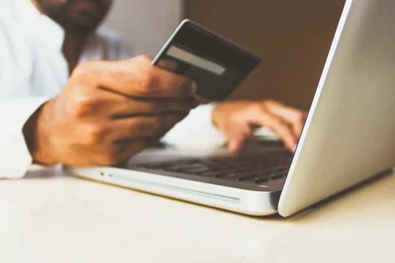 9. Over-relying on credit cards and expecting contactless everywhere (Image Credits: Unsplash)