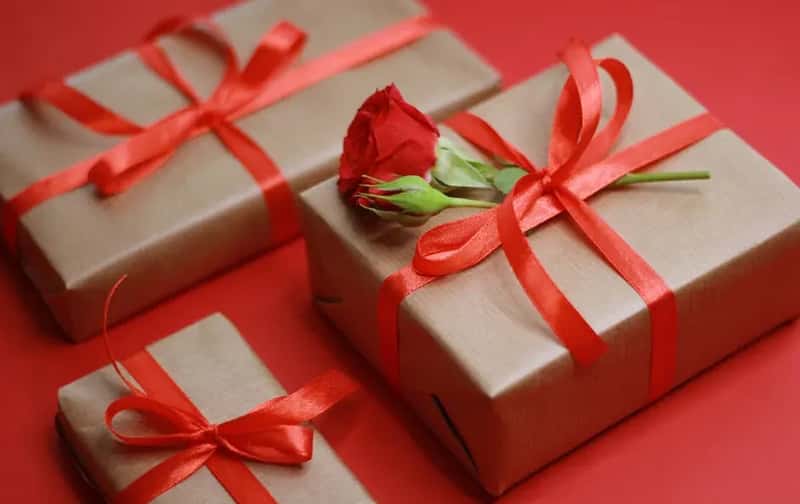 #13 - Wrapped Gifts That Can't Be Clearly Identified on Screen (Image Credits: Pexels)
