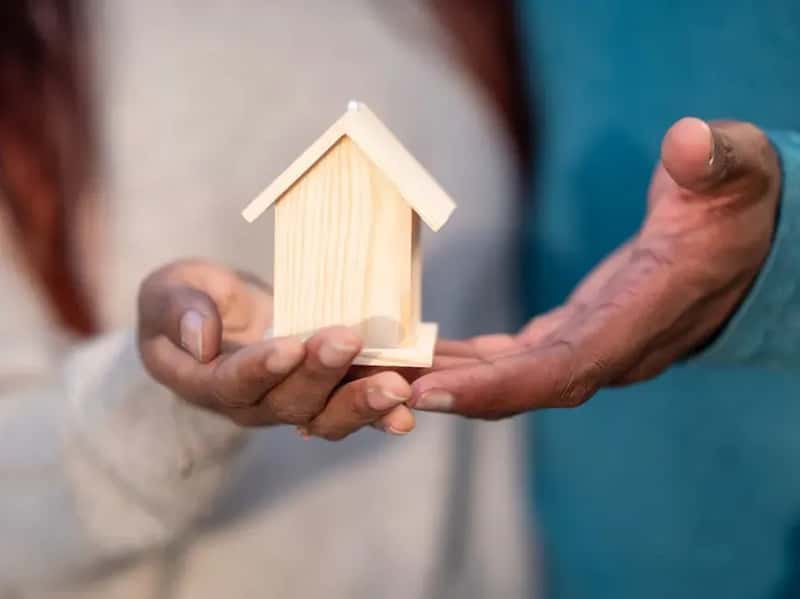 4. Not Shopping Around for the Best Mortgage Rate (Image Credits: Pexels)