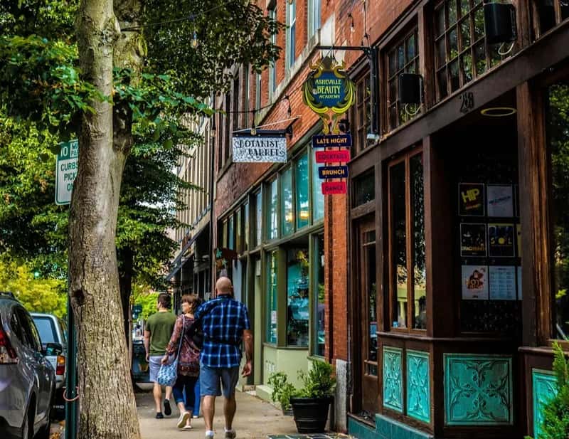 4. Asheville, North Carolina - Mountain Calm With a Creative Pulse (Image Credits: Unsplash)