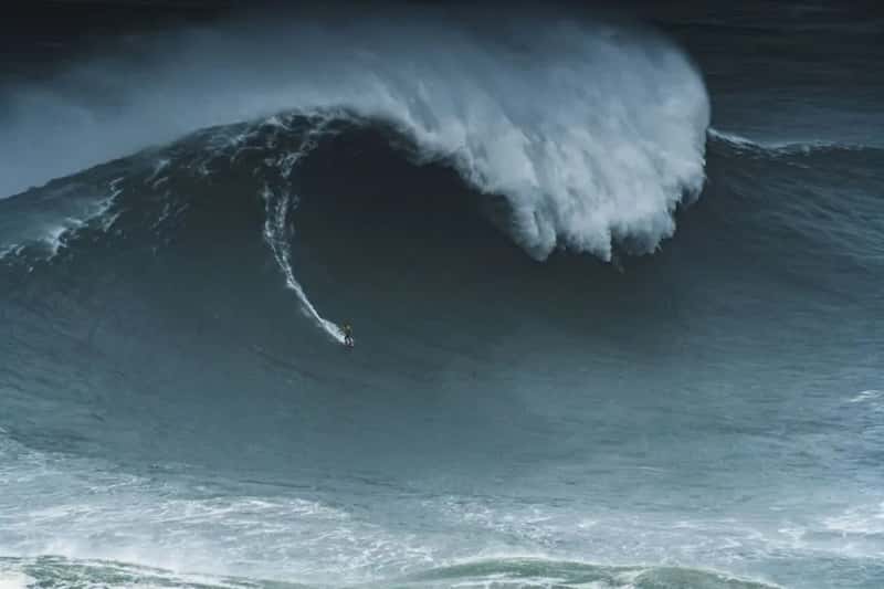 Nazaré and the Winter Swell (Image Credits: Pexels)