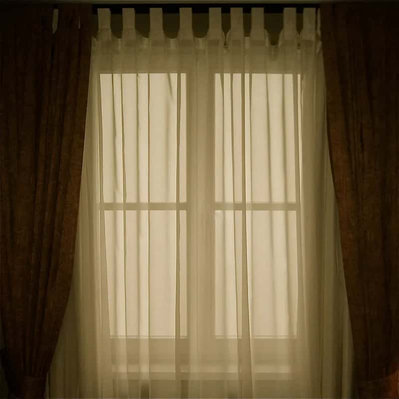 #14 - Curtains Hung Too Low or Cut Too Short (www.trek.today, Flickr, CC BY 2.0)