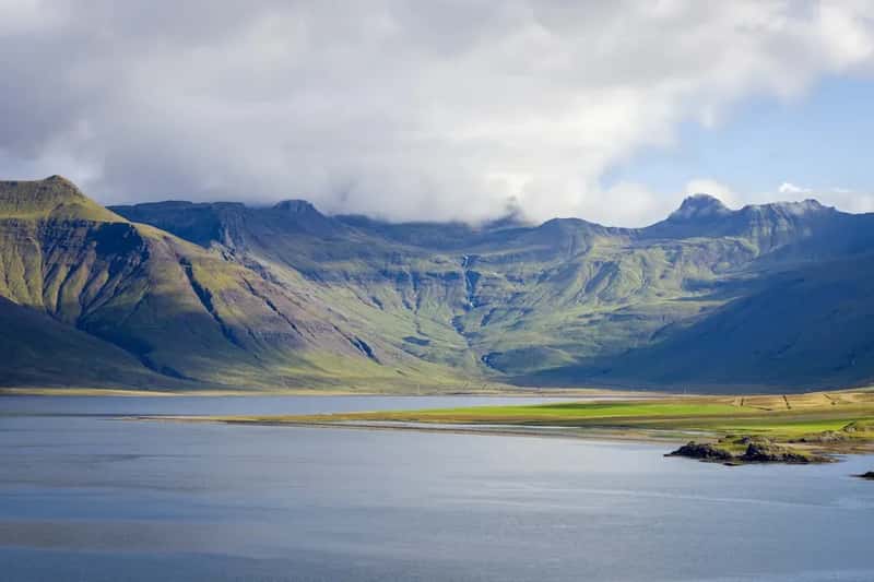3. Iceland - Straight From Ancient Glaciers to Your Glass (Image Credits: Unsplash)