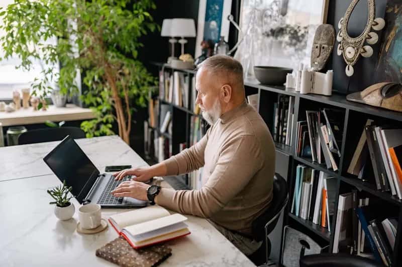 What Micro-Retirement Actually Means (Image Credits: Pexels)