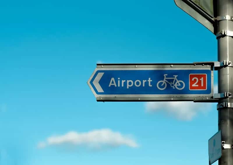 #9 - They Confirm Their Ride to the Airport (Image Credits: Unsplash)