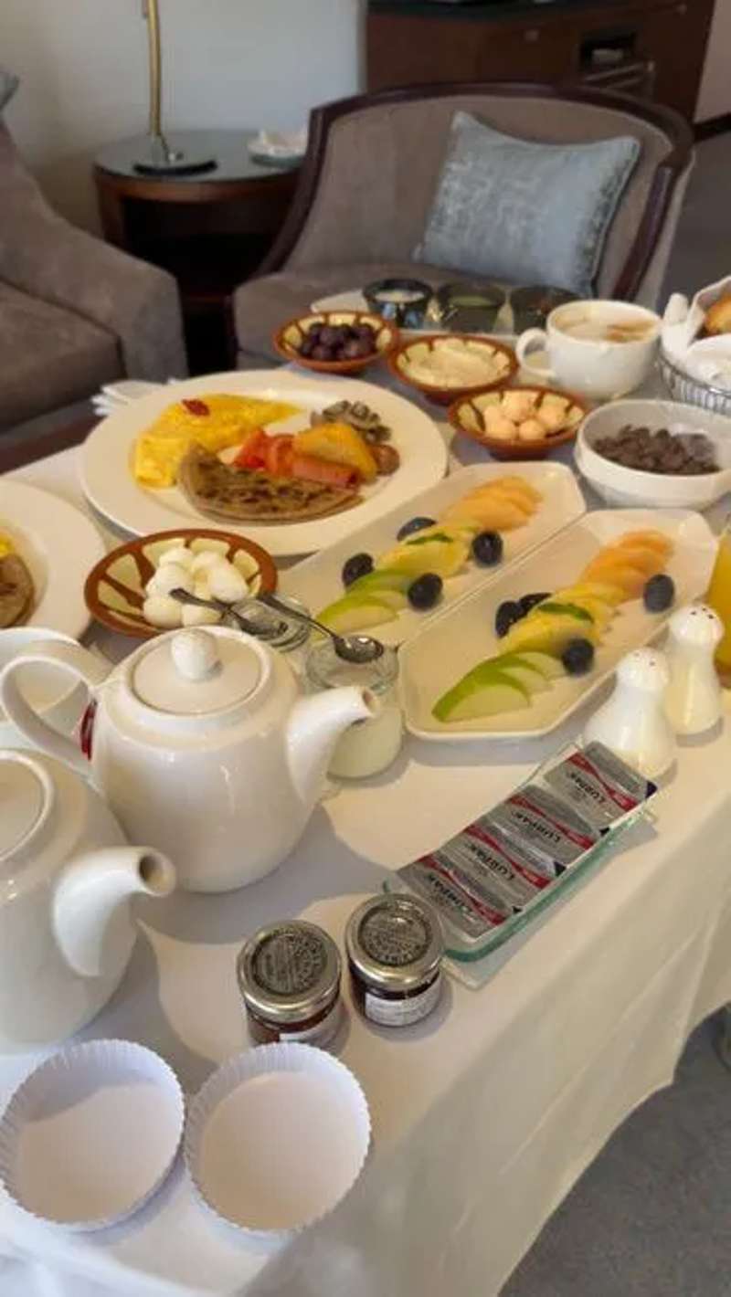 2. Free breakfast is shrinking or disappearing at some chains (Image Credits: Pexels)