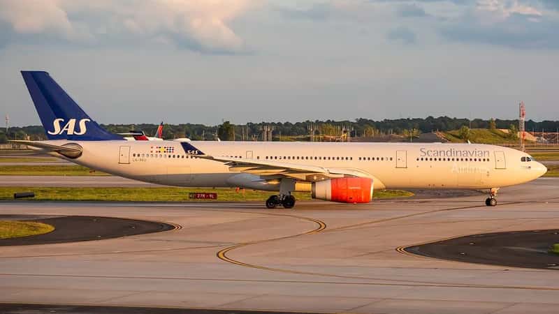 Runways, Efficiency, and a Slight Wrinkle (MAB757200, Flickr, CC BY-SA 2.0)