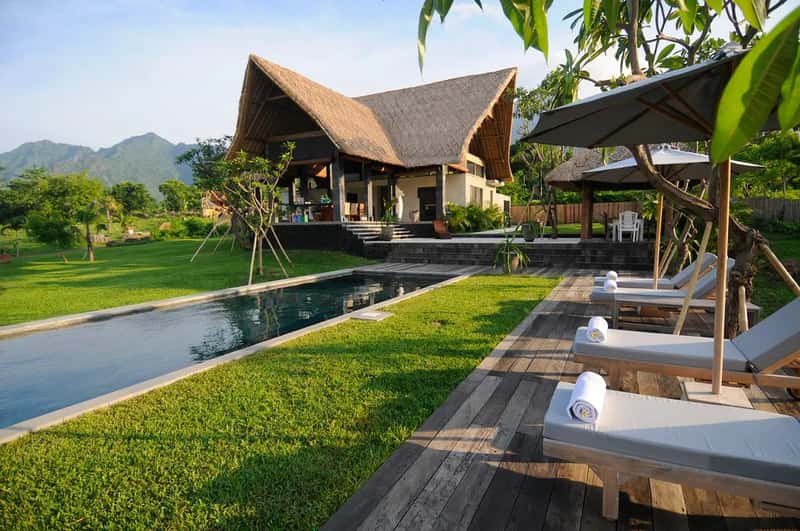 Small-footprint boutique resorts outshine the mega-complex (Jeda Villa Bali, Flickr, CC BY 2.0)