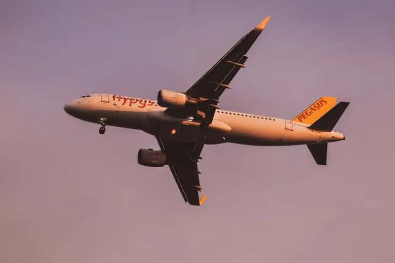 2. Loyalty to a Single Airline or Hotel Chain (Image Credits: Pexels)