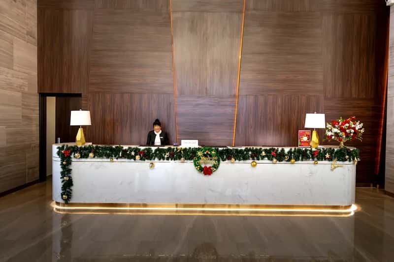 #3 - What the Front Desk Can Actually Do When Something Goes Wrong (Image Credits: Unsplash)