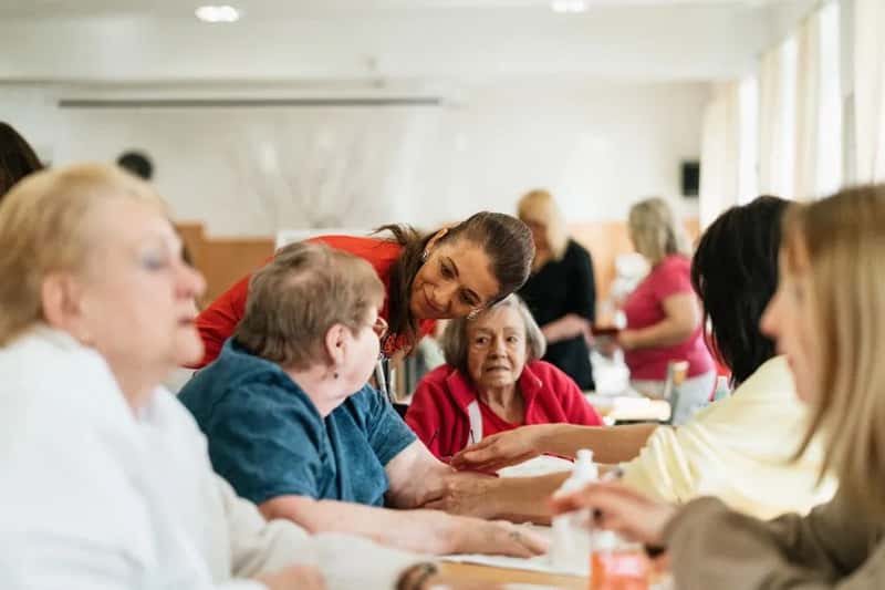 Senior living options and a genuine community feel (Image Credits: Pexels)