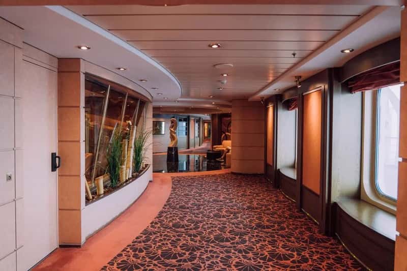 8. Turning cabins and hallways into a late night party zone (Image Credits: Pexels)