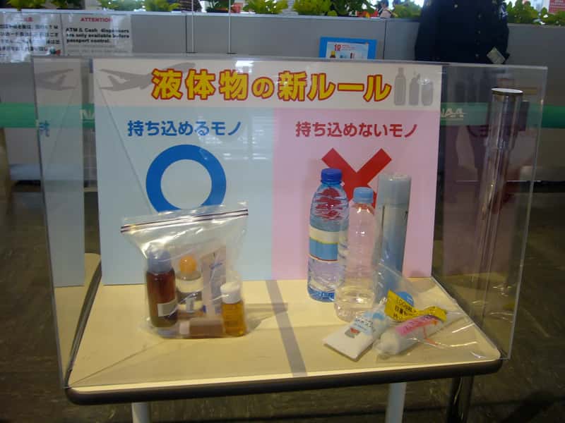 Packing liquids that break the 3-1-1 rule (まるばついんすぱいあ, CC BY 2.0)