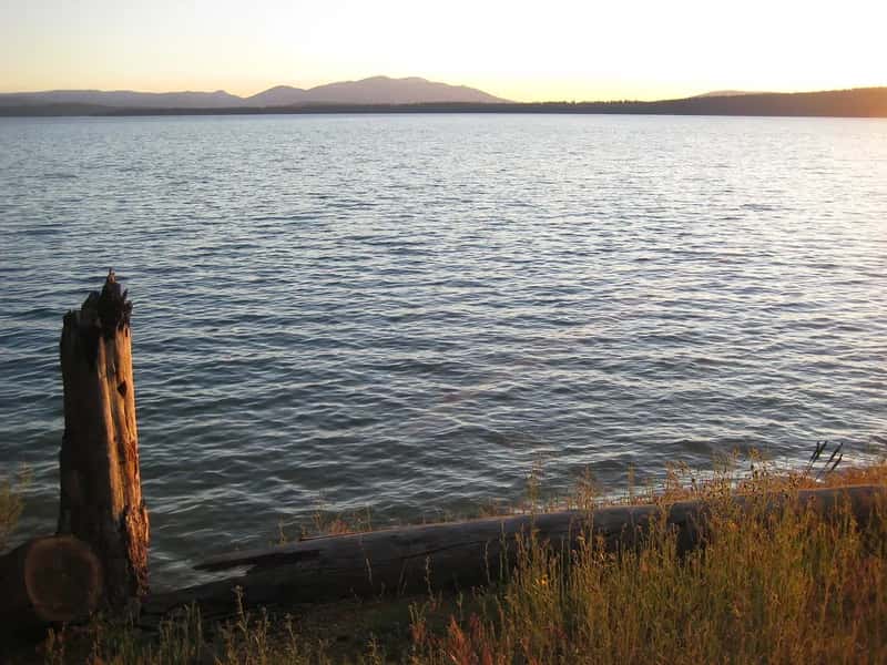 #11 - Lake Almanor, California: You Can Watch an Active Volcano From Your Kayak (Jose and Roxanne, Flickr, CC BY 2.0)
