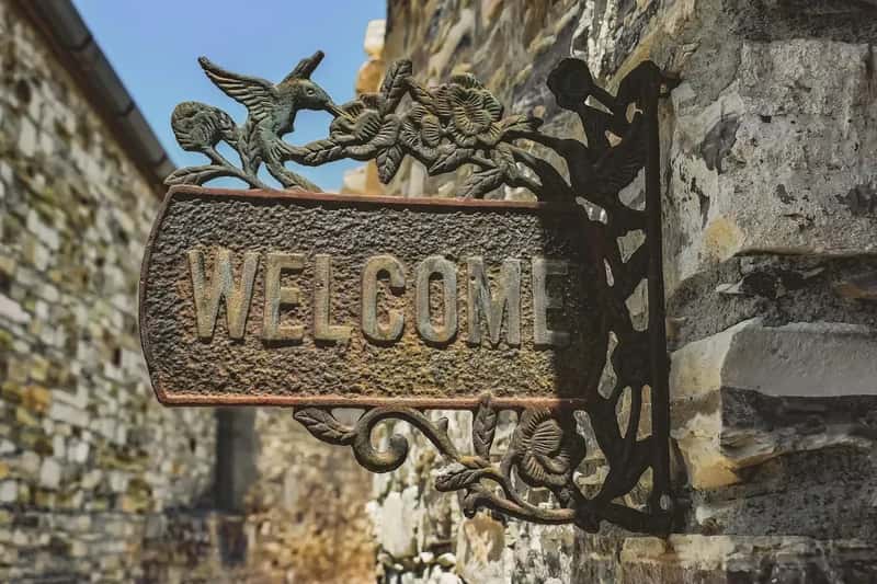 The Complex Reality of Hospitality (Image Credits: Pixabay)
