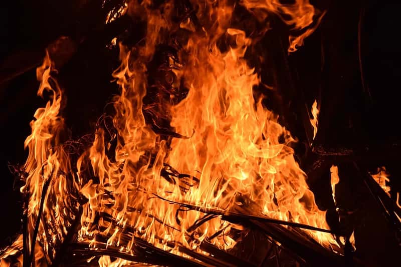 #11 - The Bonfire Ghost Story No Screen Could Replace (Image Credits: Pixabay)