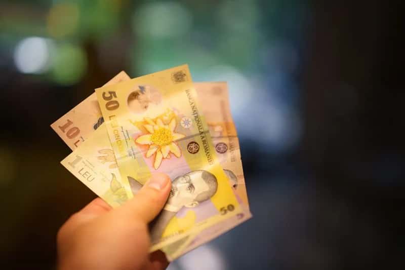 1. Commissions quietly steer which hotels and cruise lines get recommended (Image Credits: Pexels)