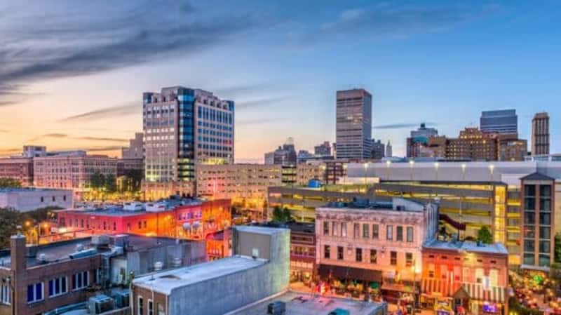 Memphis, Tennessee, USA downtown skyline.