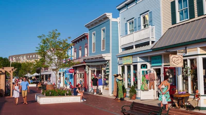 Tourists walk through Washington Street Mall, lined with specialy boutiques, eateries and shops. Cape May is considered one of the most beuatiful towns in the US.