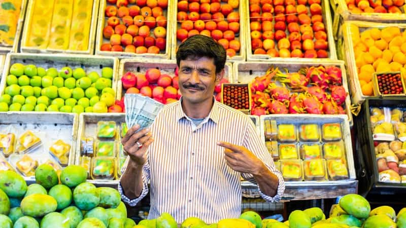 Fruit shop - Indian male street vendor selling fresh fruits