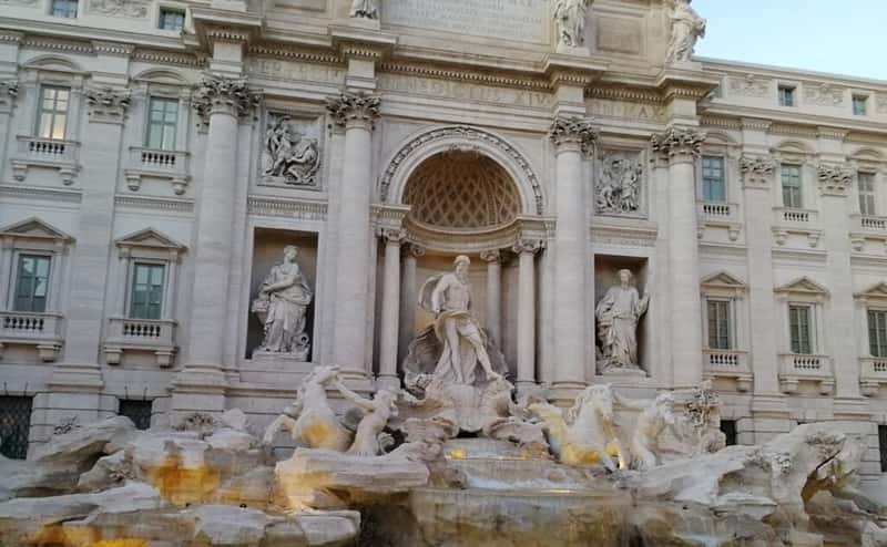 the trevi fountain in rome italy
