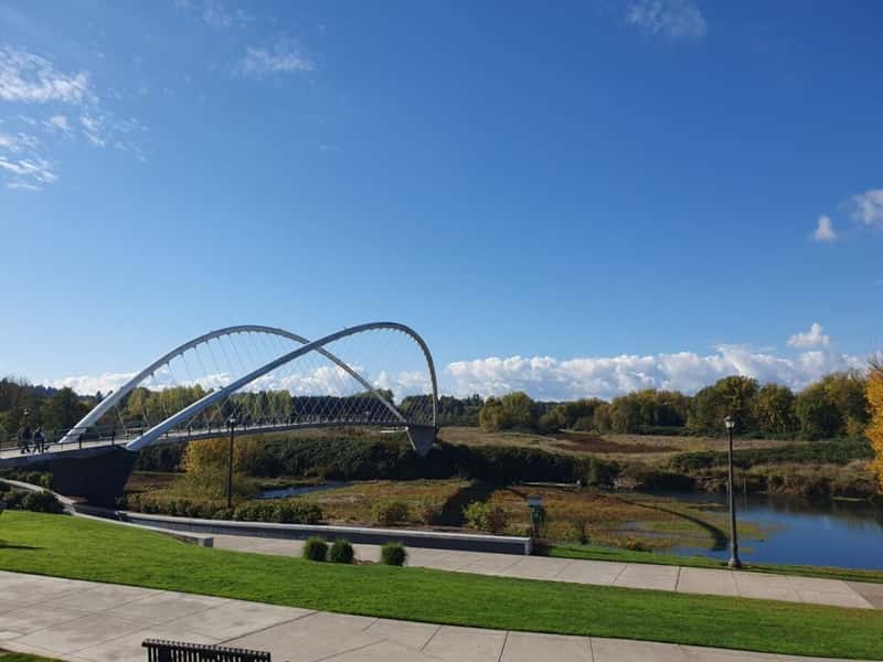 a bridge across the willamette river in salem oregon usa