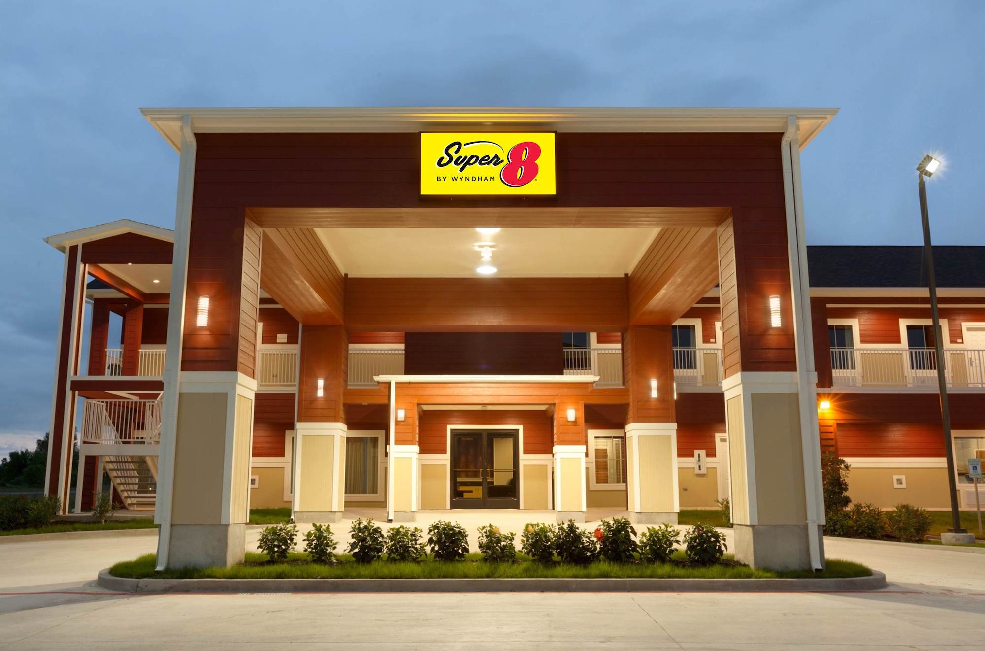Super 8 by Wyndham - Carizzo Springs, TX - Exterior