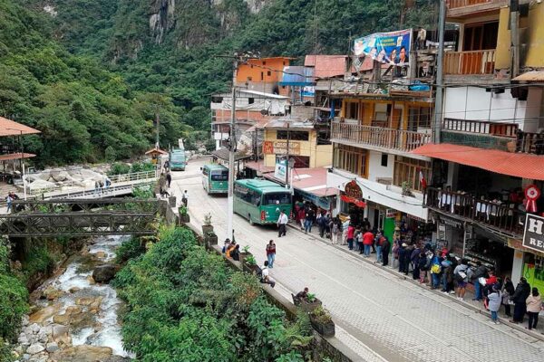 Bus to Machu Picchu location