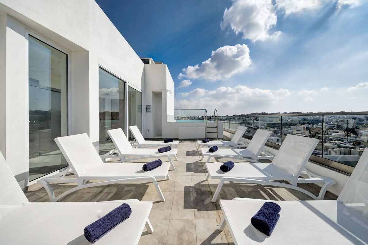 The rooftop pool at the new Wyndam Malta, the Quadro in Valletta