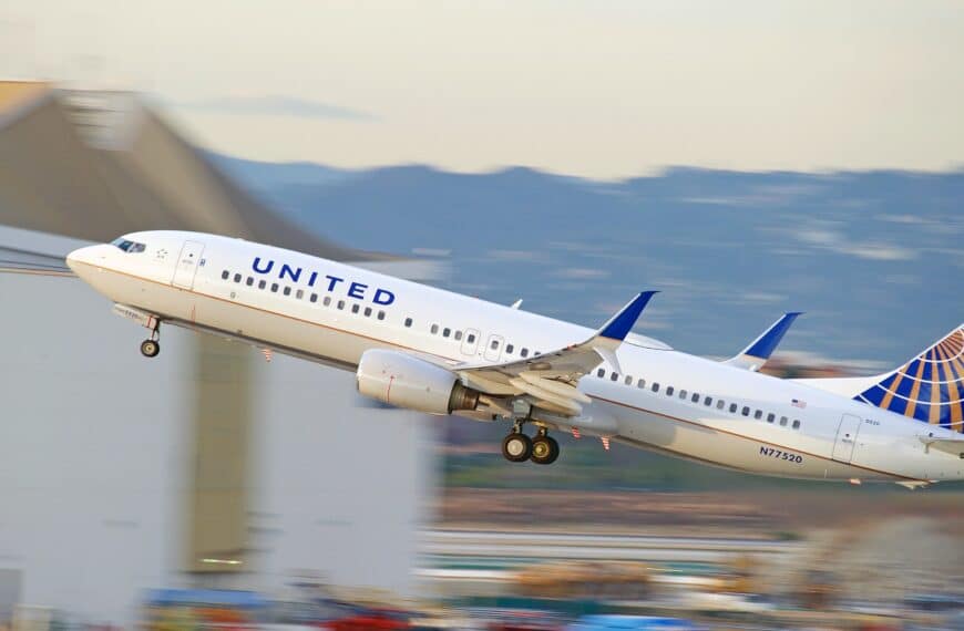 United Airlines Boeing 737-990 aircraft taxiing along the runway at Los Angeles International Airport, Los Angeles, California USA