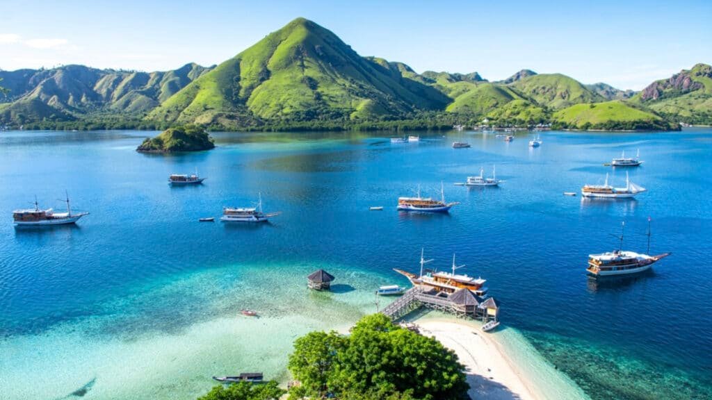 kelor island on komodo national park