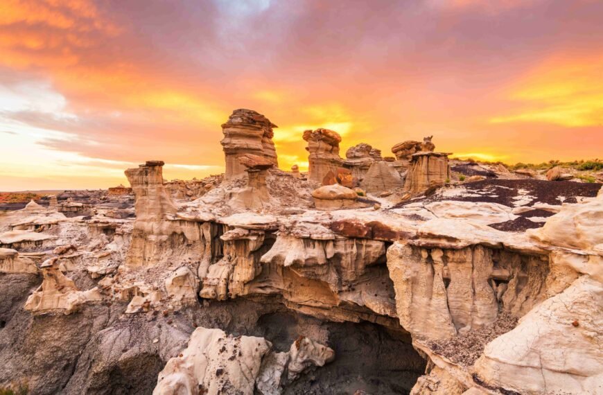 Volcano-Free Geology Thrills: 10 U.S. Places with Alien Landscapes